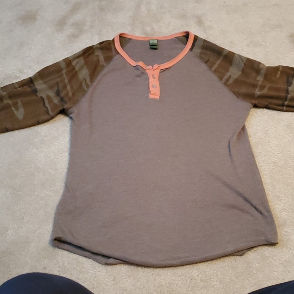 Urban Outfitters camo 3/4 length raglan shirt